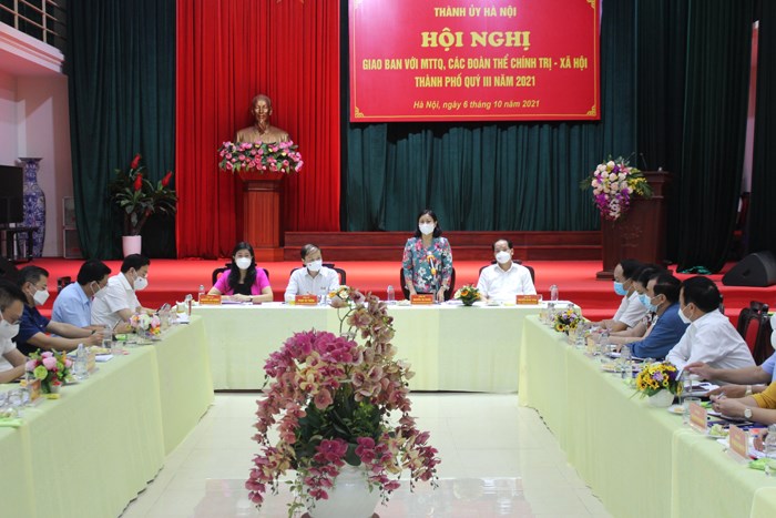 Đồng chí Nguyễn Thị Tuyến- Phó Bí thư Thường trực Thành ủy Hà Nội phát biểu tại Hội nghị
