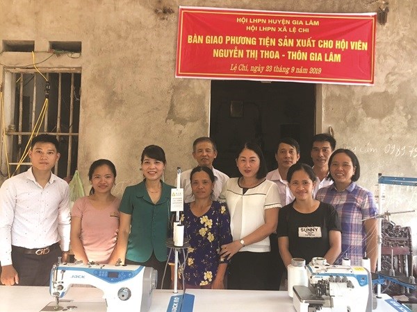 Chương trình trao công cụ sản xuất cho hội viên phụ nữ trong hộ gia đình khó khăn, nghèo và cận nghèo được Hội LHPN huyện Gia Lâm duy trì hàng năm và đạt hiệu quả cao