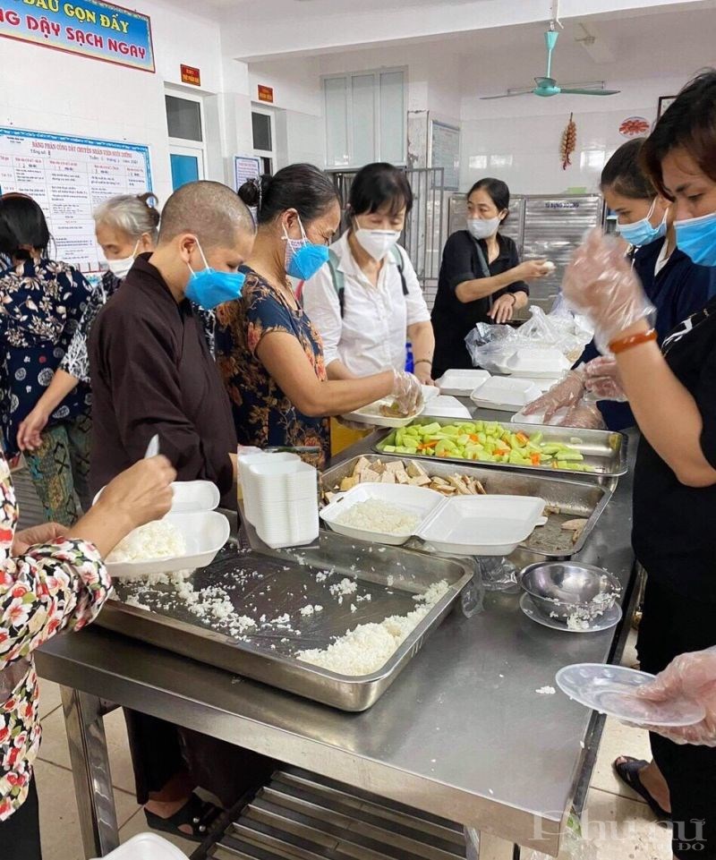 Đồ ăn được chế biến tại bếp ăn của trường mầm non Phú Yên (Phú Xuyên, Hà Nội), đảm bảo vệ sinh an toàn thực phẩm