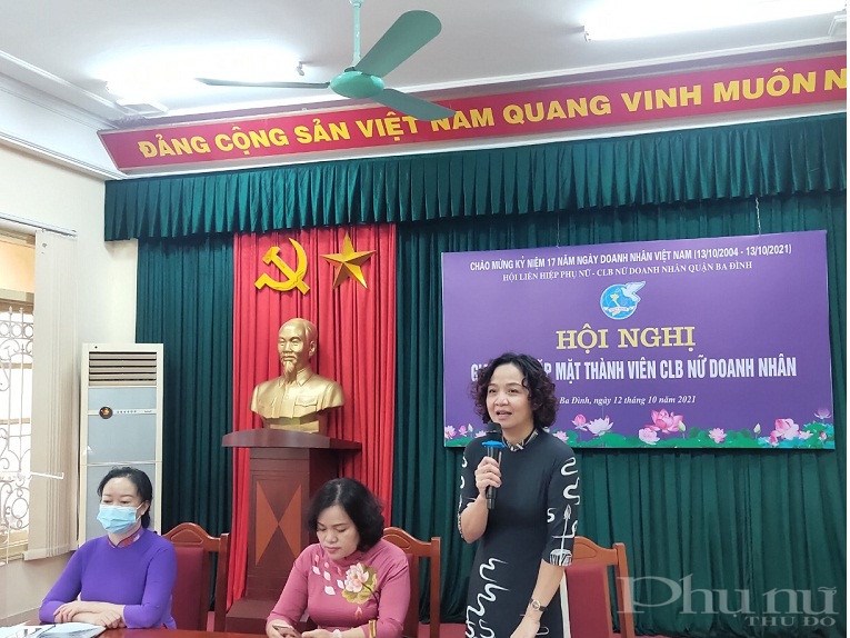 Đồng chí Đinh Thị Phương Liên - Chủ tịch Hội LHPN quận Ba Đình phát biểu tại hội nghị