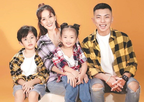 Gia đình hạnh phúc của Khánh Thi – Phan Hiển (Ảnh: int)