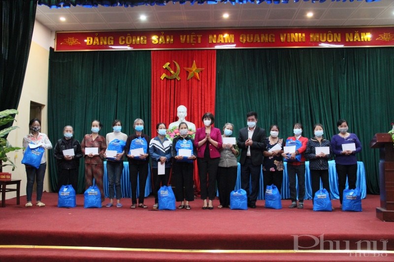 Hội LHPN Hà Nội thăm, tặng quà phụ nữ công giáo có hoàn cảnh khó khăn huyện Thường Tín - ảnh 5