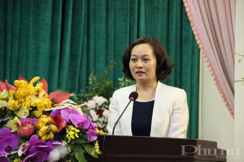 Đồng chí Phạm Thị Thanh Hương - Phó Chủ tịch Hội LHPN Hà Nội chia sẻ tại buổi tặng quà.