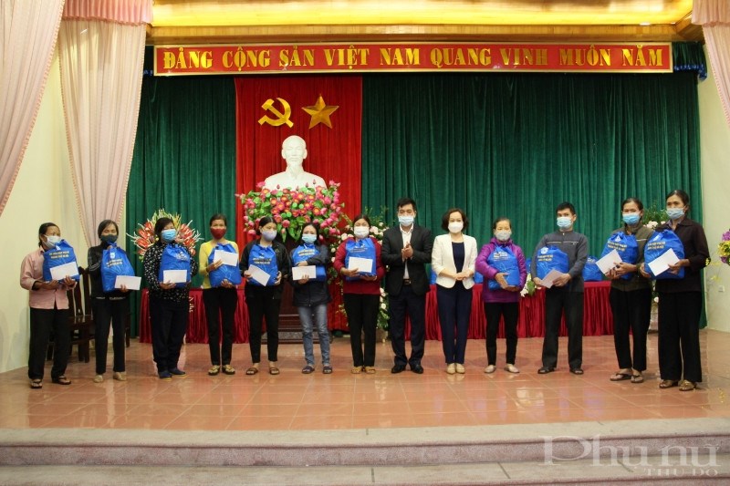 Hội LHPN Hà Nội thăm, tặng quà phụ nữ công giáo có hoàn cảnh khó khăn huyện Thường Tín - ảnh 4