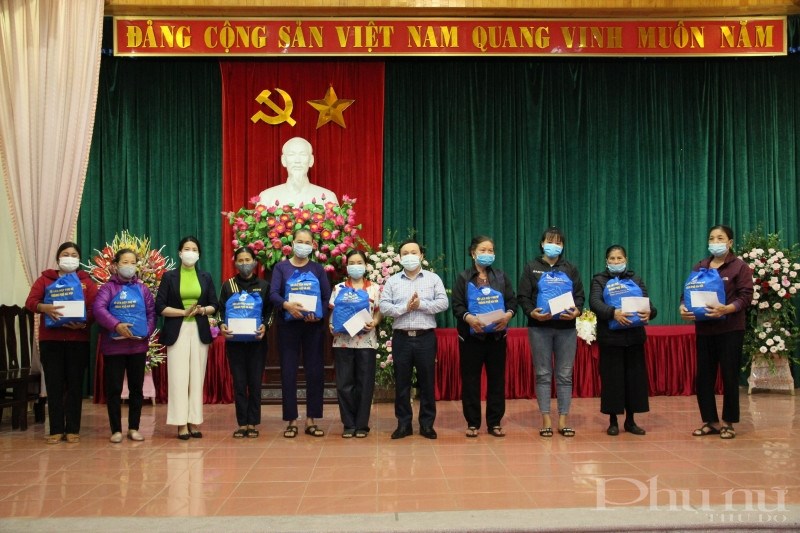 Hội LHPN Hà Nội thăm, tặng quà phụ nữ công giáo có hoàn cảnh khó khăn huyện Thường Tín - ảnh 6