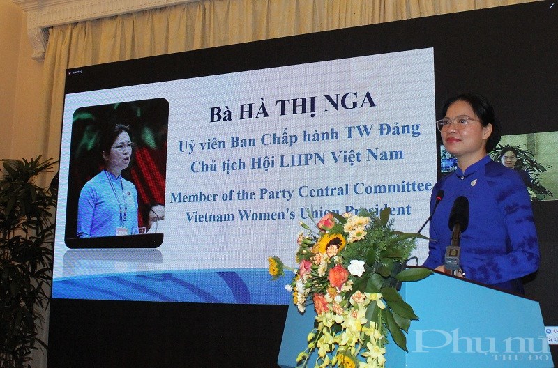 Đồng chí Hà Thị Nga, Ủy viên BCH TƯ Đảng, Chủ tịch Hội LHPN Việt Nam phát biểu khai mạc tọa đàm