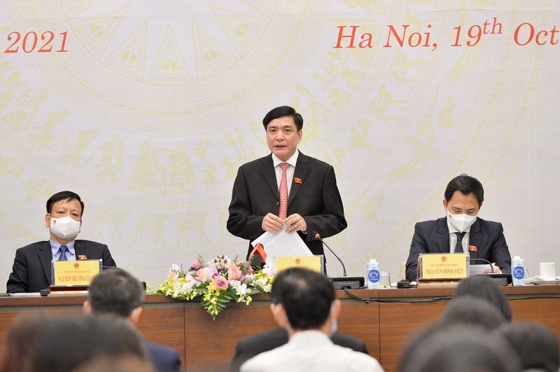 Tổng Thư ký Quốc hội, Chủ nhiệm Văn phòng Quốc hội Bùi Văn Cường trả lời câu hỏi của các phóng viên.