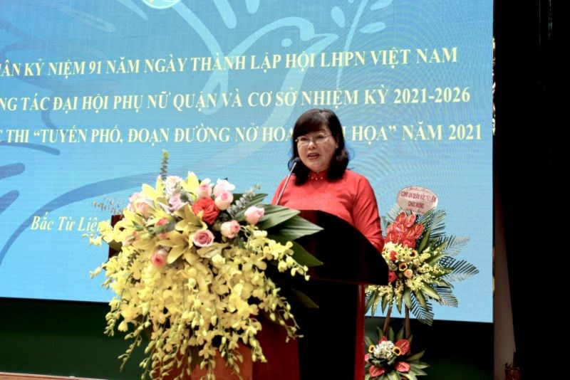 Tại Hội nghị, bà Bùi Thị Trinh, Chủ tịch Hội LHPN quận Bắc Từ Liêm ôn lại truyền thống vẻ vang của phụ nữ Việt Nam, phụ nữ Thủ đô và truyền thống huyện Từ Liêm anh hùng và phong trào phụ nữ quận giai đoạn hiện nay