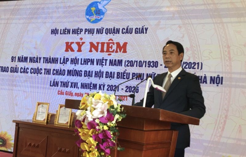 Đồng chí Nguyễn Văn Chiến - Phó Bí thư Thường trực Quận ủy, Chủ tịch HĐND quận phát biểu
