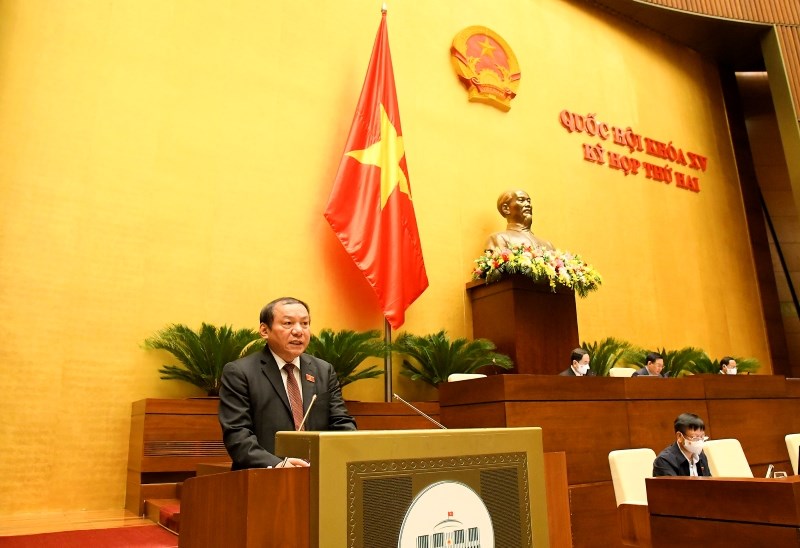 Bộ trưởng Bộ Văn hóa, Thể thao và Du lịch Nguyễn Văn Hùng báo cáo tóm tắt tờ trình về dự án Luật Điện ảnh (sửa đổi) tại kỳ họp.
