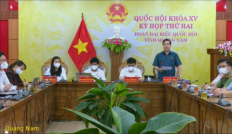 Đại biểu Phan Thái Bình nêu ý kiến tại kỳ họp.