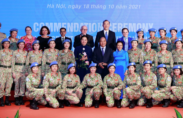 Chủ tịch nước Nguyễn Xuân Phúc dự Lễ tuyên dương các tập thể và cá nhân tham gia hoạt động gìn giữ hòa bình Liên hợp quốc.
