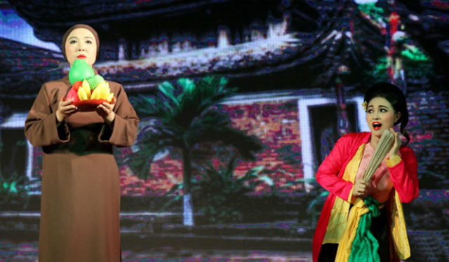 Trích đoạn Thị Mầu lên chùa của các nghệ sĩ Nhà hát Chèo Hà Nội .