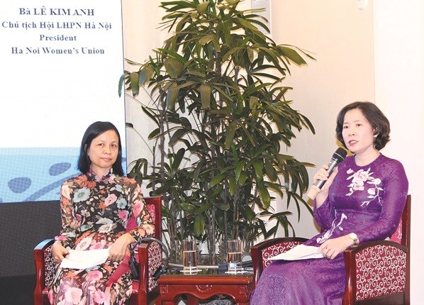 Bà Lê Kim Anh, Chủ tịch Hội LHPN Hà Nội phát biểu chia sẻtại tọa đàm
