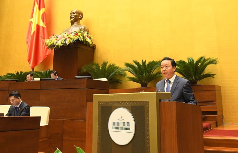 Bộ trưởng Bộ Tài nguyên và Môi trường Trần Hồng Hà trình bày tại phiên thảo luận trực tuyến chiều 29/10.