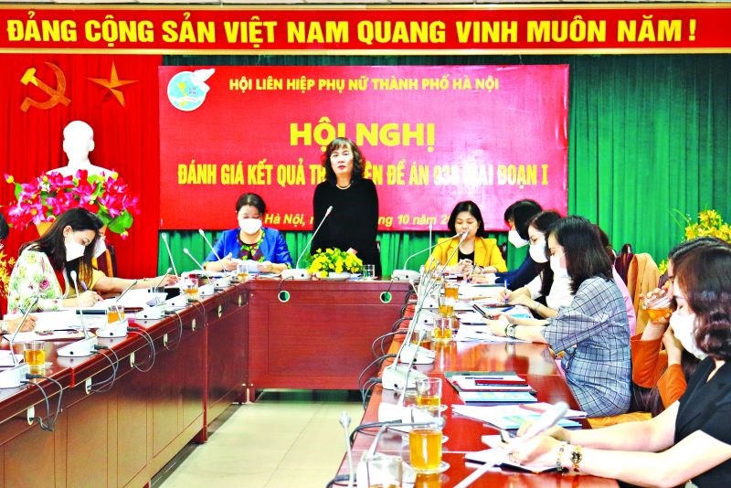 Bà Trương Thị Thu Thuỷ, Trưởng ban Gia đình-Xã hội, Hội LHPN Việt Nam phát biểu tại Hội nghị