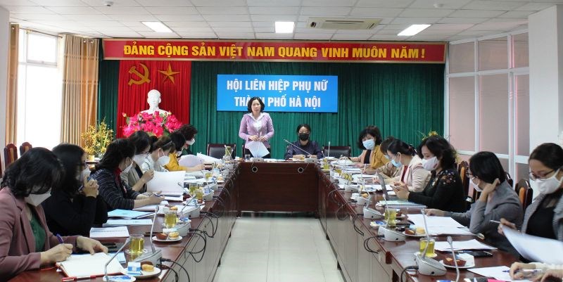 Đồng chí Lê Kim Anh, Chủ tịch Hội LHPN Hà Nội phát biểu chủ trì tại buổi kiểm tra cụm thi đua số 3