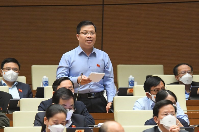 Đại biểu Nguyễn Danh Tú - Đoàn ĐBQH tỉnh Kiên Giang đặt câu hỏi chất vấn.