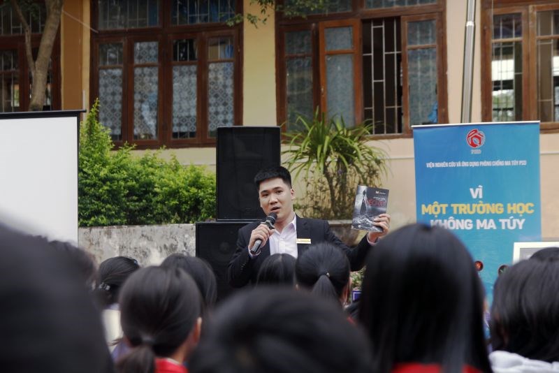 Câu chuyện cuộc đời anh Lê Kim Tuân với những lầm lỡ và sự nỗ lực vươn đã được chia sẻ tới học sinh tại Lạng Sơn