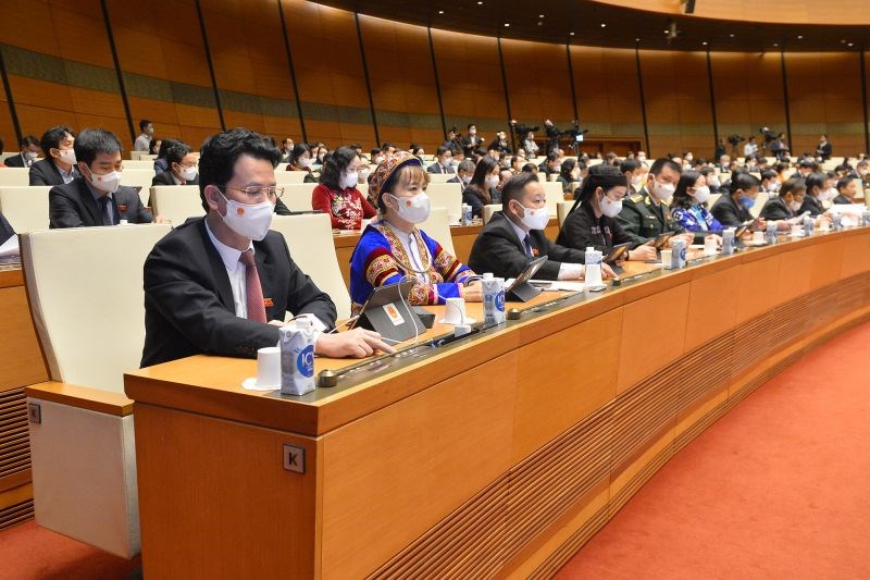 Các đại biểu tham gia biểu quyết tại kỳ họp thứ 2, Quốc hội khóa XV
