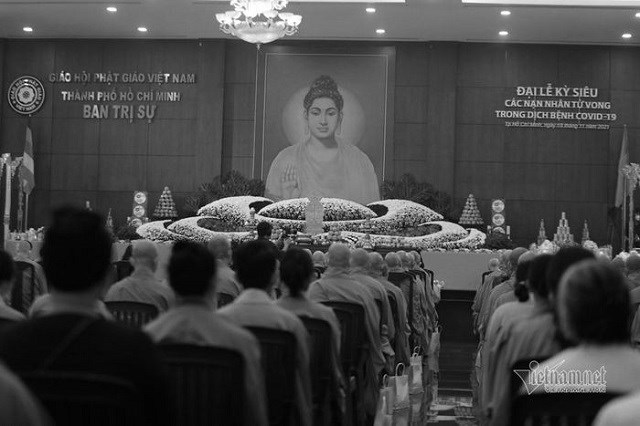 Phật tử tại TP.HCM cầu siêu cho nạn nhân Covid-19 sáng 18/11