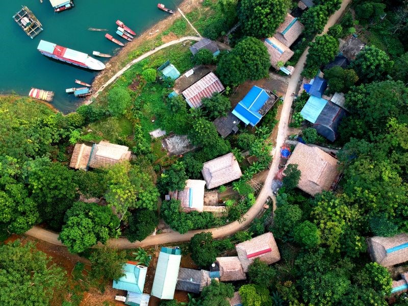 Một góc bản du lịch cộng đồng ở Đà Bắc, Hòa Bình nhìn từ trên cao