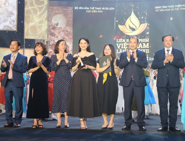 Ban tổ chức Liên hoan phim Việt Nam thực hiện Lễ bế mạc trang trọng trong bối cảnh dịch bệnh.