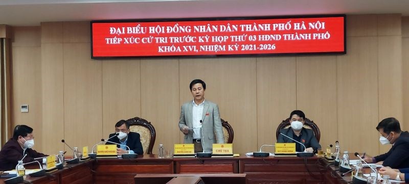 Ông Nguyễn Xuân Đại, Bí thư Huyện ủy Hoài Đức ghi nhận và trả lời ý kiến cử tri