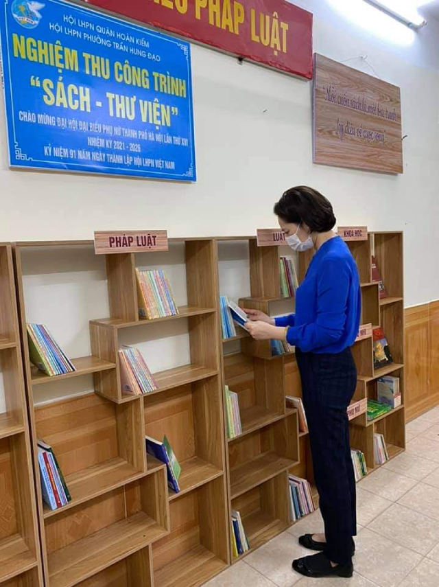 Công trình “Sách và thư viện” của Hội LHPN quận Hoàn Kiếm chào mừng Đại hội.