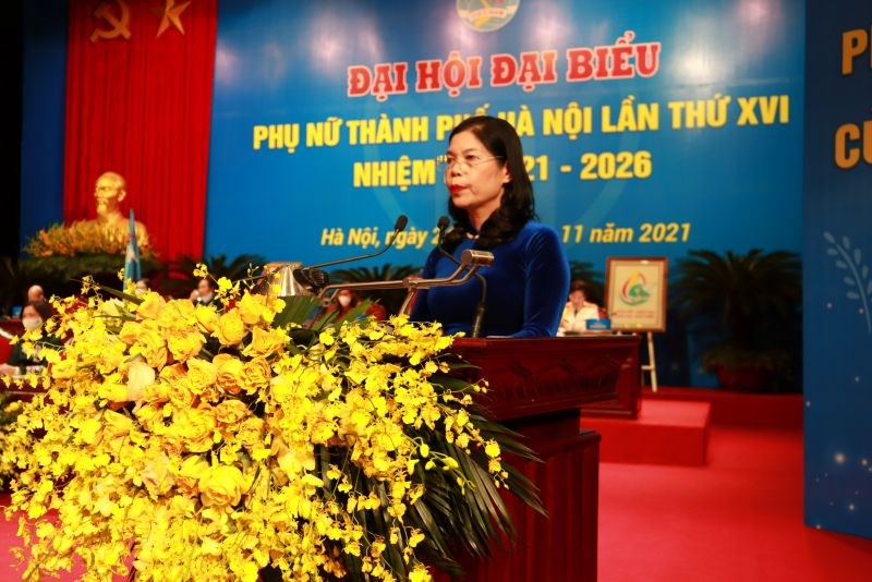 Đồng chí Đặng Thị Phương Hoa tham luận tại Đại hội