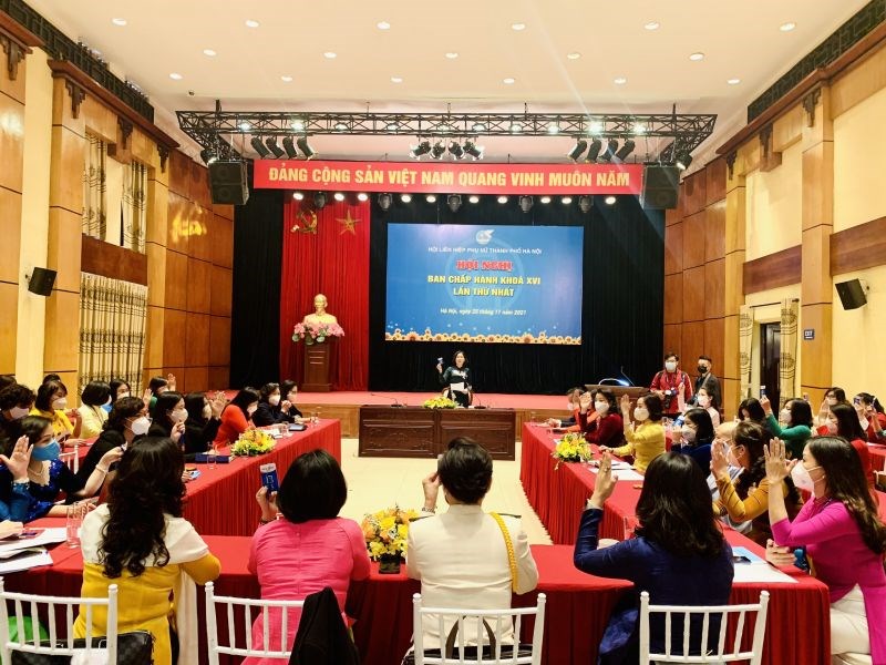 Hội nghị BCH khóa XVI lần thứ Nhất đã bầu Ban Thường vụ, Chủ tịch và Phó Chủ tịch Hội LHPN Hà Nội