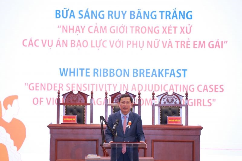 ông Nguyễn Văn Du, Phó Chánh án Tòa án nhân dân tối cao, Trưởng ban Vì sự tiến bộ của phụ nữ, Tòa án nhân dân tối cao phát biểu tại sự kiện
