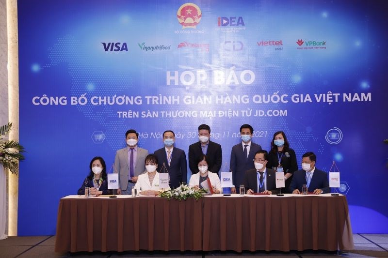 Lễ ký kết hợp tác hỗ trợ doanh nghiệp Việt xuất khẩu qua chương trình gian hàng quốc gia Việt Nam.