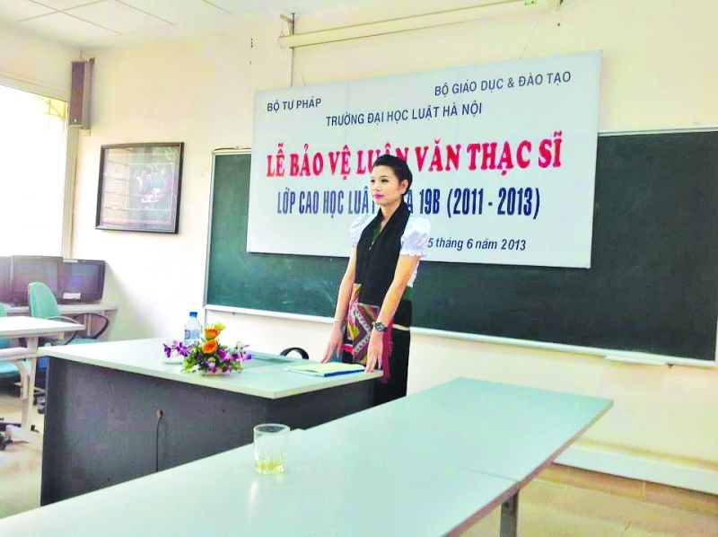 Cách đây 8 năm, chị Đèo Thị Thuỷ đã bảo vệ thành công luận văn Thạc sĩ