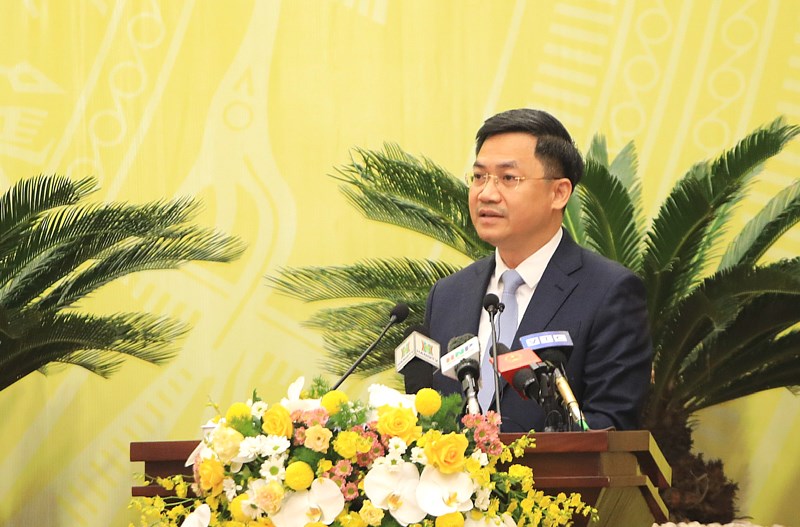 Phó Chủ tịch UBND TP Hà Minh Hải trình bày báo cáo tại phiên khai mạc kỳ họp thứ 3 HĐND TP