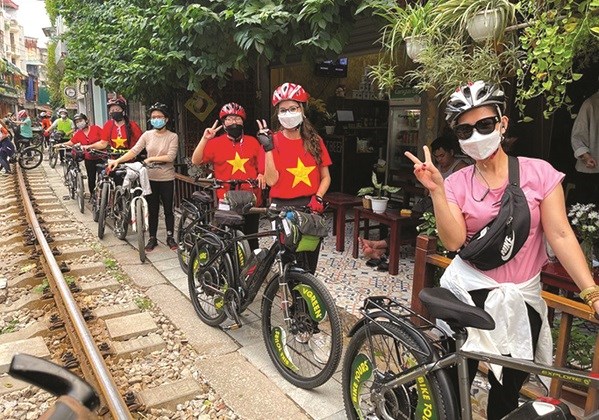 Đạp xe khám phá Hà Nội - tour du lịch chuyên biệt được các đơn vị lữ hành đưa vào phục vụ du khách trong giai đoạn bình thường mới