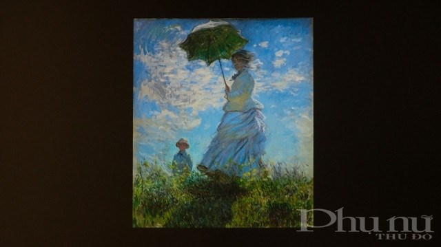 Hình ảnh tác phẩm “Woman with a Parasol / Người phụ nữ với chiếc ô” (1875) của Claude Monet (Ảnh: Hanoi Grapevine).
