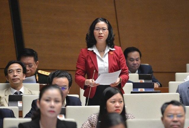Bà Nguyễn Thị Lan phát biểu tại nghị trường Quốc hội.