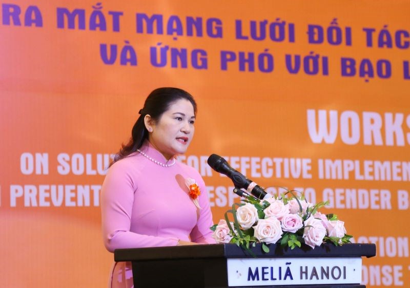 Thứ trưởng Bộ Lao động Thương binh và Xã hội Nguyễn Thị Hà phát biểu tại hội thảo