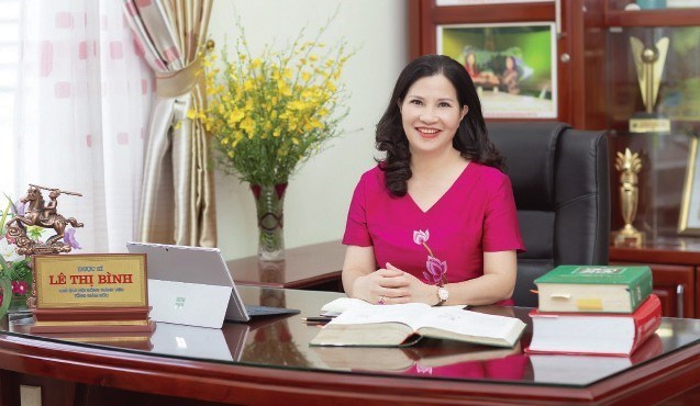 Dược sĩ Lê Thị Bình luôn đam mê với nghề.