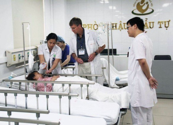 BS. Vũ Thị Thu Hiền giới thiệu về giảm đau sau mổ tại Bệnh viện Phụ Sản Hà Nội.