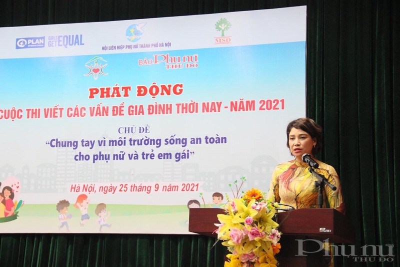 Bà Lê Quỳnh Trang - Tổng biên tập Báo Phụ nữ Thủ đô phát biểu tại Lễ phát động cuộc thi.