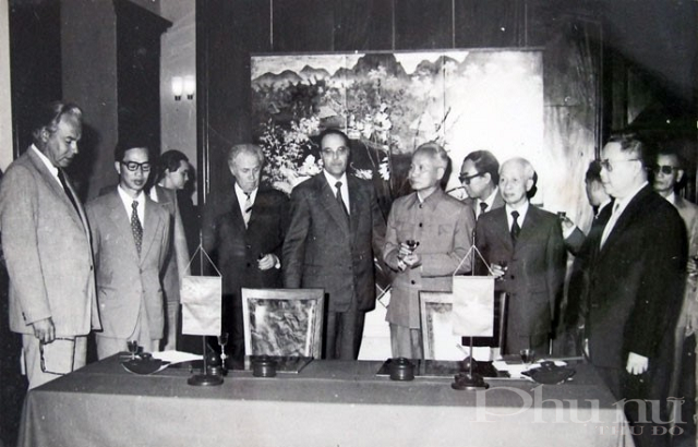 Đại diện của 2 Chính phủ Liên Xô và Việt Nam ký Hiệp định thành lập Vietsovpetro