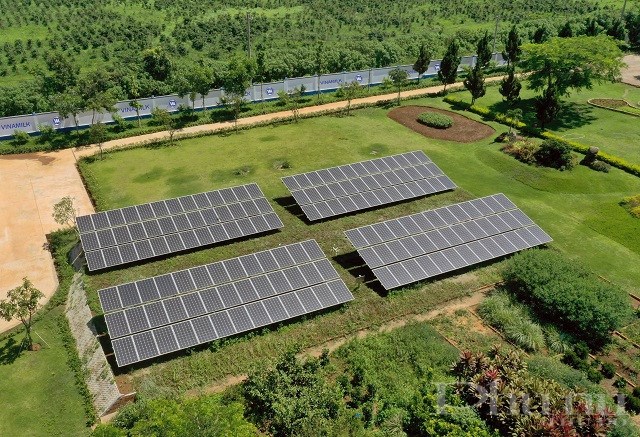 Hệ thống năng lượng mặt trời tại trang trại Vinamilk Organic Đà Lạt tiết kiệm điện năng hiệu quả.