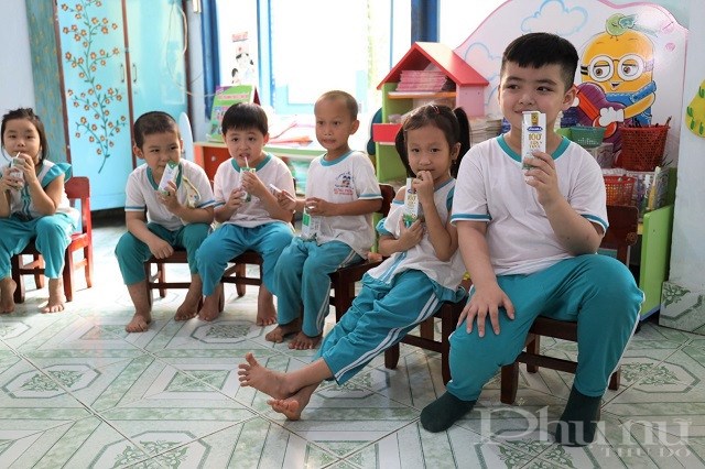 Sau 4 năm đồng hành cùng trẻ em địa phương, Sữa học đường đã trở thành một hoạt động quen thuộc diễn ra hàng tuần của nhiều em học sinh mầm non, tiểu học.