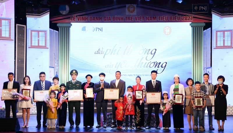 Lễ vinh danh 20 “Gia đình trẻ Việt Nam tiêu biểu” 2021 là một nội dung quan trọng của chương trình “Xây dựng gia đình trẻ hạnh phúc” giai đoạn 2021 – 2025