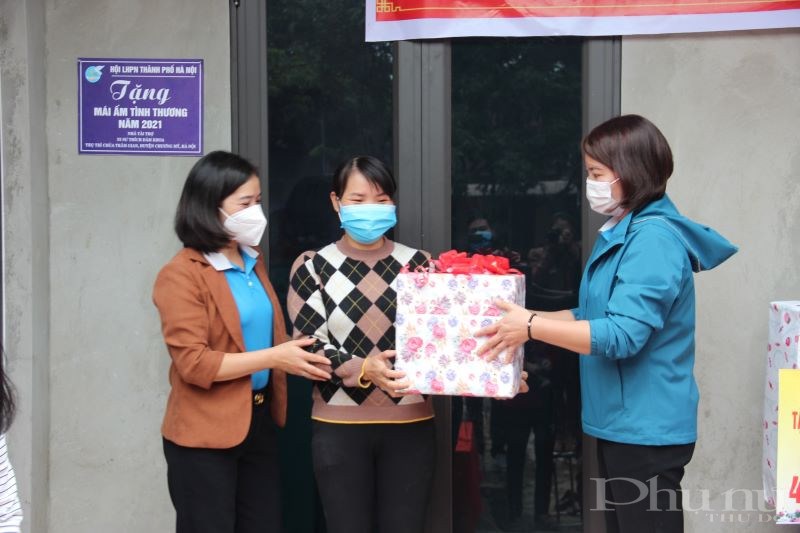 Hội LHPN Hà Nội trao mái ấm cho hội viên phụ nữ khó khăn xã Đại Thành, huyện Quốc Oai - ảnh 7