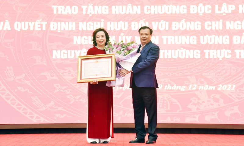 Nguyên Phó Bí thư Thường trực Thành ủy Ngô Thị Thanh Hằng nhận Huân chương Độc lập hạng Nhì - ảnh 1