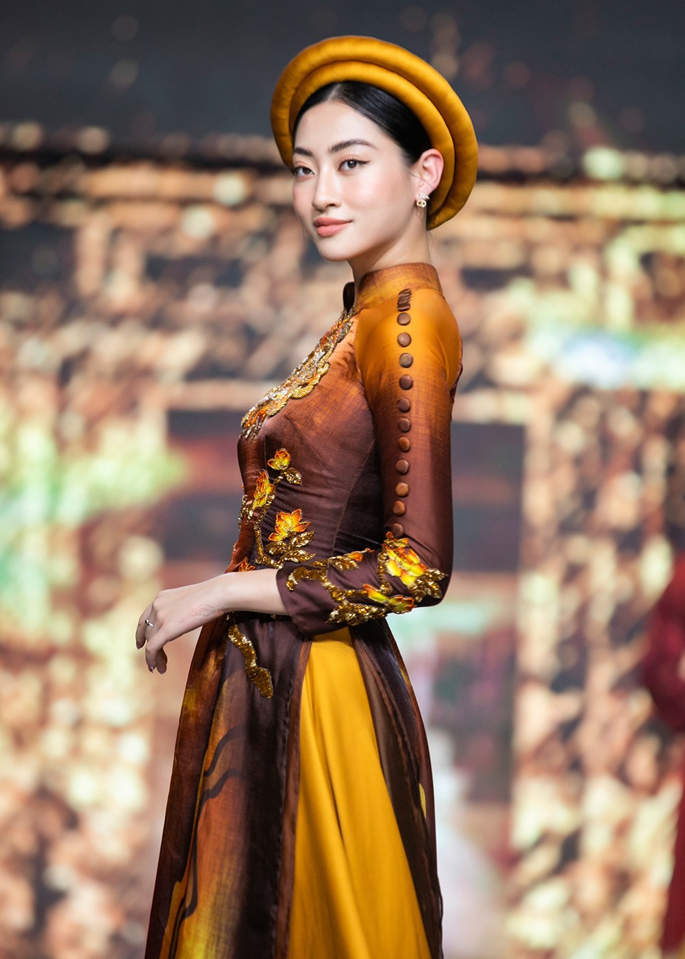 Dàn Hoa hậu, Á hậu diễn áo dài hoạ tiết tranh kim hoàng đón năm mới - ảnh 4