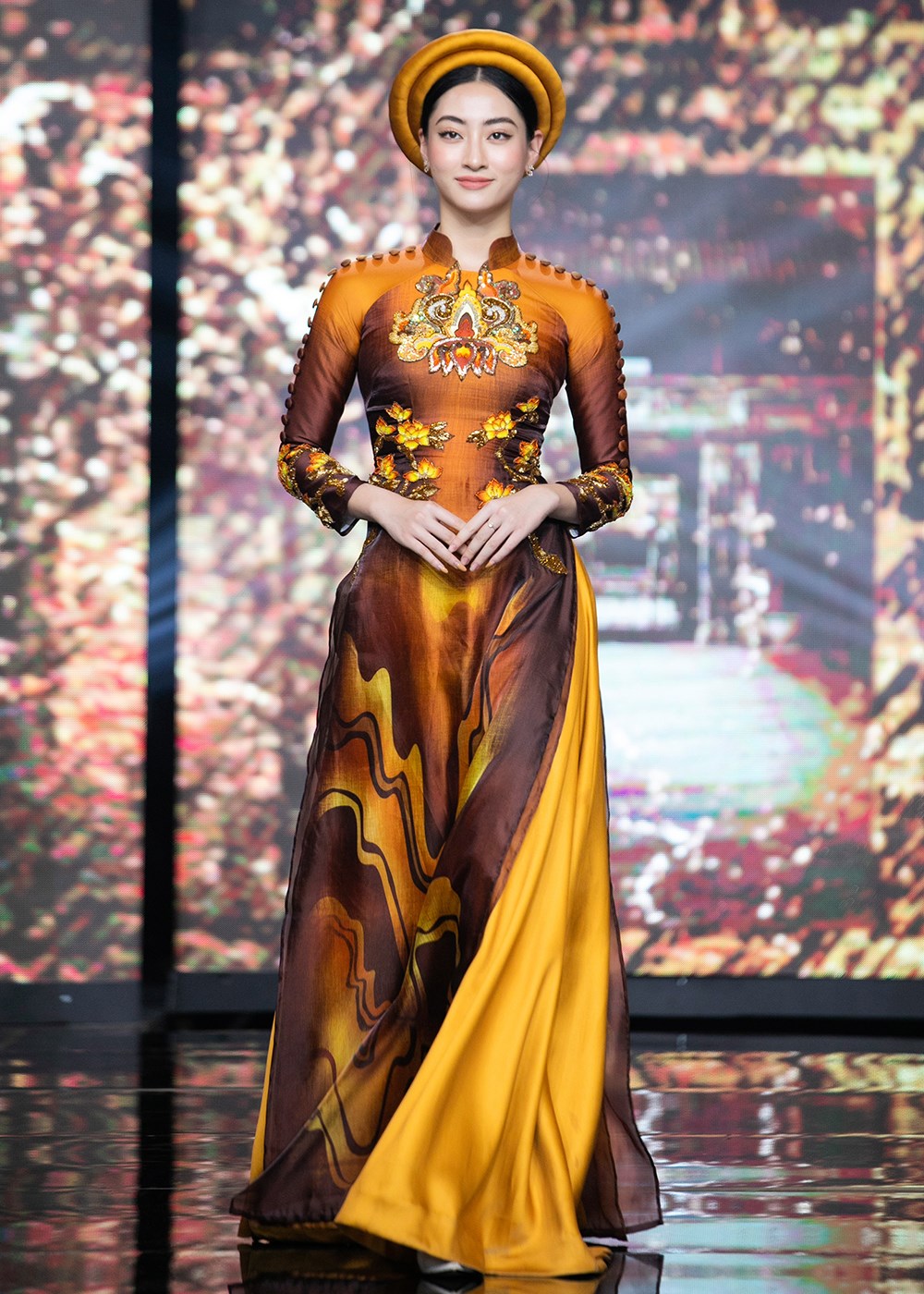 Dàn Hoa hậu, Á hậu diễn áo dài hoạ tiết tranh kim hoàng đón năm mới - ảnh 3
